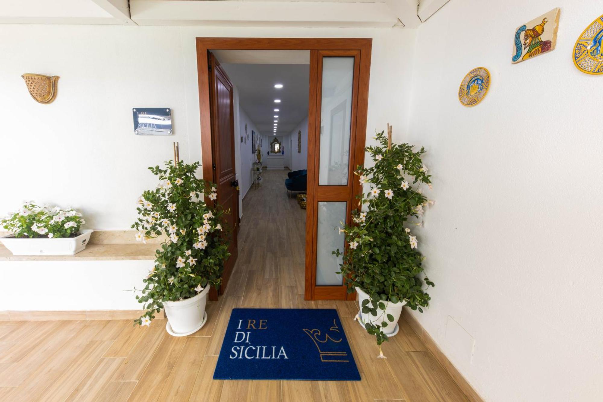 I Re Di Sicilia 2 Apartment ปาแลร์โม ภายนอก รูปภาพ